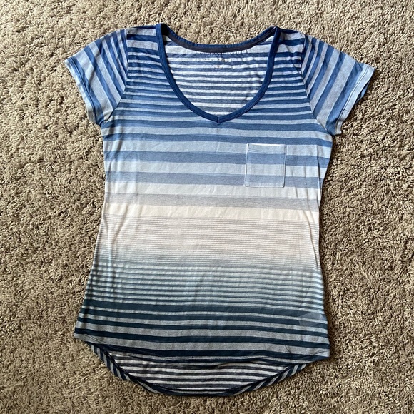Maurice’s shirts. Women’s size medium - Picture 3 of 5